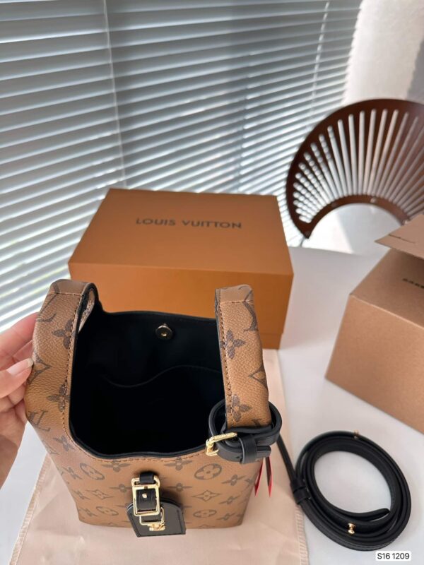LOUIS VUITTON ATLANTIS BUCKET MONOGRAM CANVAS 17CM M46816 - Image 3