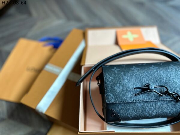 LOUIS VUITTON STEAMER WEARABLE WALLET BLACK 18CM M81783 - Image 3
