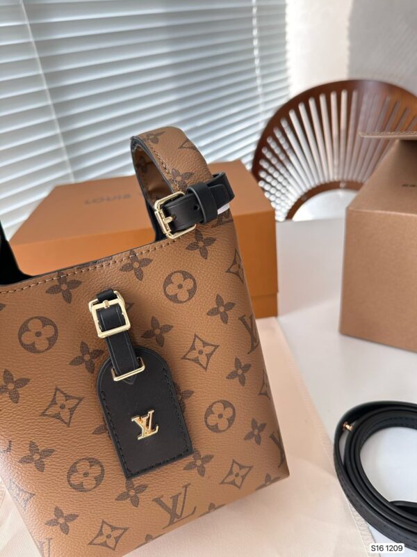 LOUIS VUITTON ATLANTIS BUCKET MONOGRAM CANVAS 17CM M46816 - Image 4