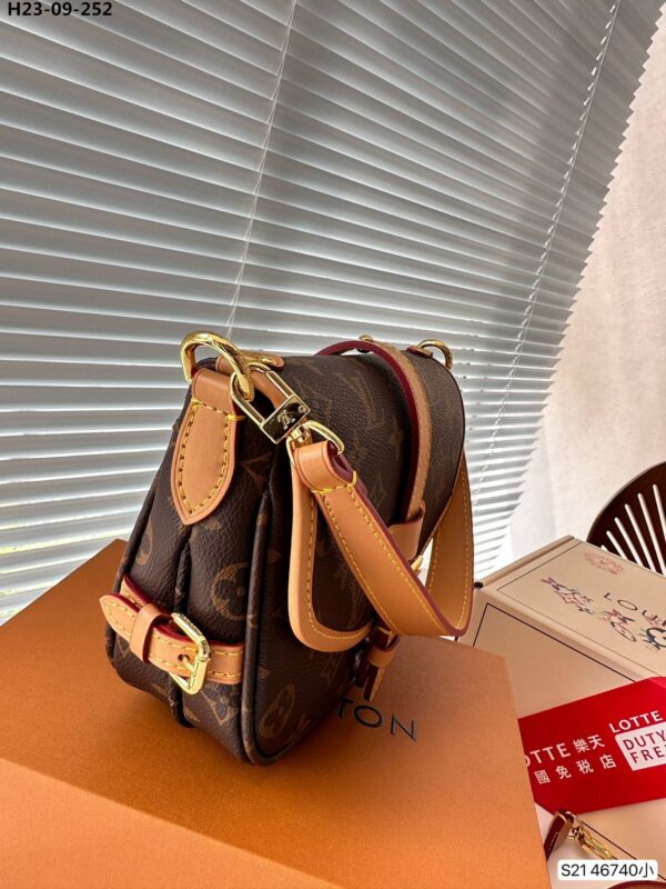 LOUIS VUITTON SAUMUR BB MONOGRAM BROWN 20CM M46740 - Image 4