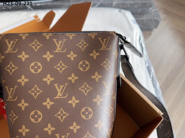 LOUIS VUITTON CRUISER MESSENGER BAG MONOGRAM ECLIPSE BROWN 20CM M57966 - Image 4