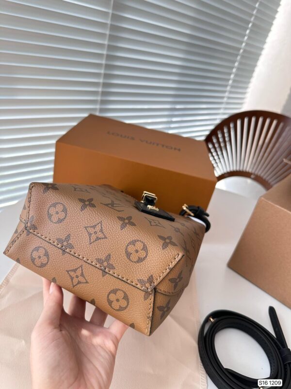 LOUIS VUITTON ATLANTIS BUCKET MONOGRAM CANVAS 17CM M46816 - Image 5