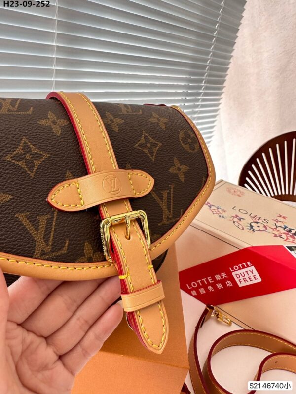LOUIS VUITTON SAUMUR BB MONOGRAM BROWN 20CM M46740 - Image 5
