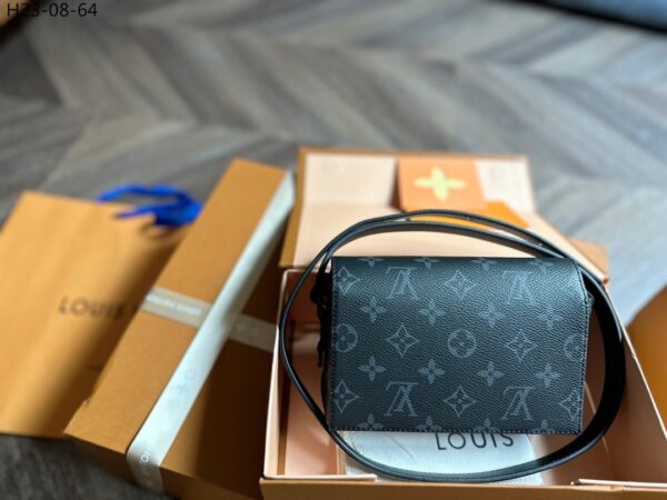 LOUIS VUITTON STEAMER WEARABLE WALLET BLACK 18CM M81783 - Image 6