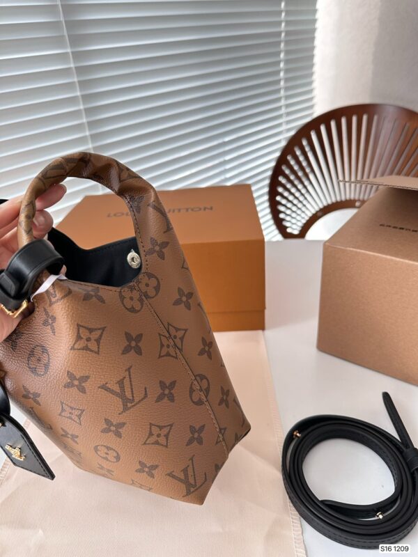 LOUIS VUITTON ATLANTIS BUCKET MONOGRAM CANVAS 17CM M46816 - Image 7