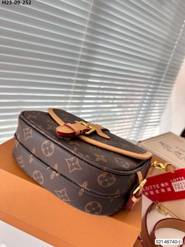 LOUIS VUITTON SAUMUR BB MONOGRAM BROWN 20CM M46740 - Image 8