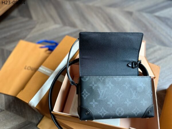LOUIS VUITTON STEAMER WEARABLE WALLET BLACK 18CM M81783 - Image 9
