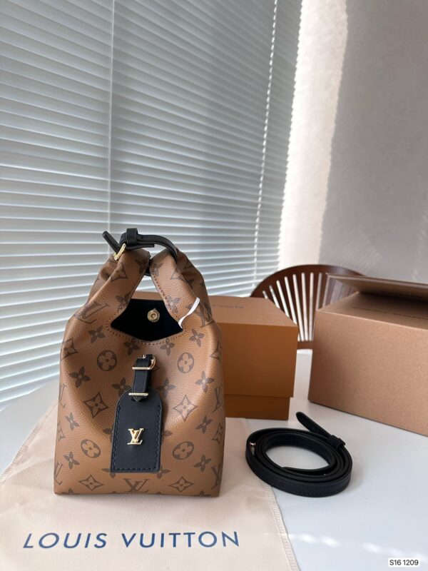 LOUIS VUITTON ATLANTIS BUCKET MONOGRAM CANVAS 17CM M46816 - Image 9