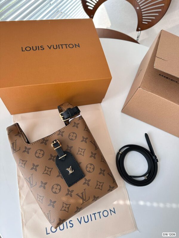 LOUIS VUITTON ATLANTIS BUCKET MONOGRAM CANVAS 17CM M46816 - Image 10
