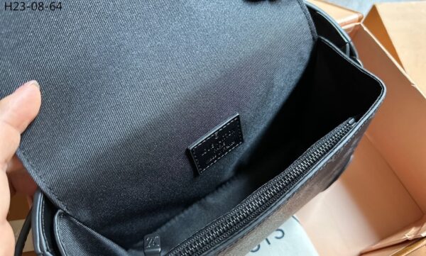 LOUIS VUITTON STEAMER WEARABLE WALLET BLACK 18CM M81783 - Image 10