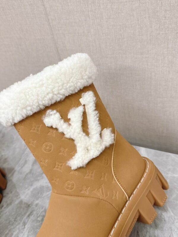 LOUIS VUITTON ANKLE BOOTS IN BRONZE BROWN - Image 8