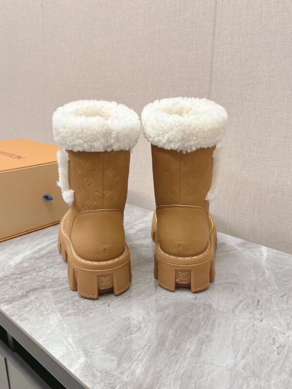 LOUIS VUITTON ANKLE BOOTS IN BRONZE BROWN - Image 6