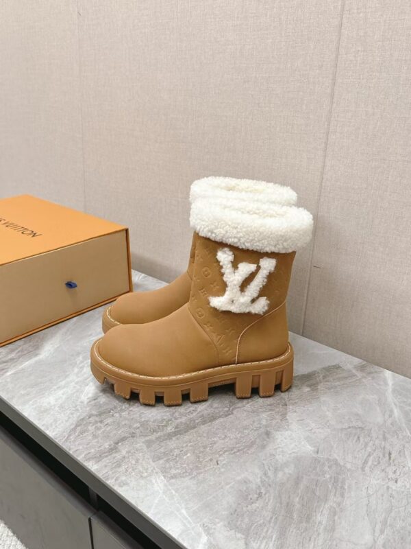 LOUIS VUITTON ANKLE BOOTS IN BRONZE BROWN - Image 2