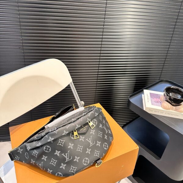 LOUIS VUITTON DISCOVERY BUMBAG PM MONOGRAM ECLIPSE BLACK 39CM M46035 - Image 5