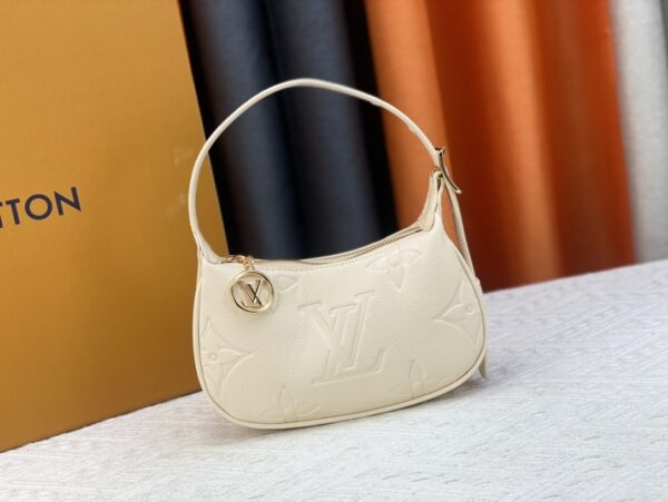 LOUIS VUITTON MINI MOON WHITE 20CM M82519 - Image 2