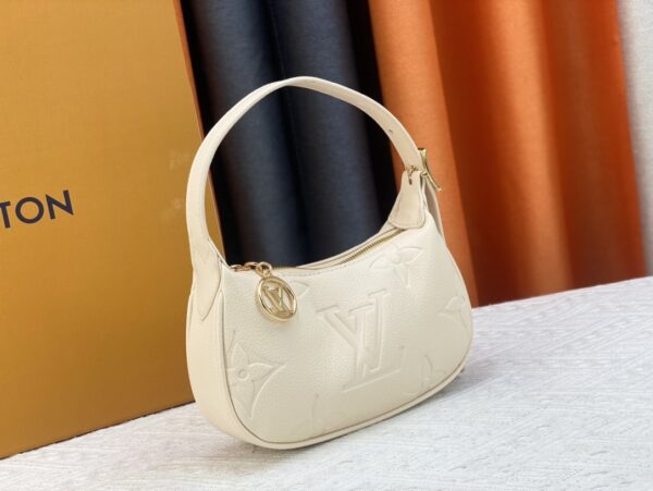 LOUIS VUITTON MINI MOON WHITE 20CM M82519 - Image 3