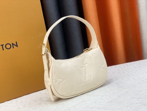 LOUIS VUITTON MINI MOON WHITE 20CM M82519 - Image 4