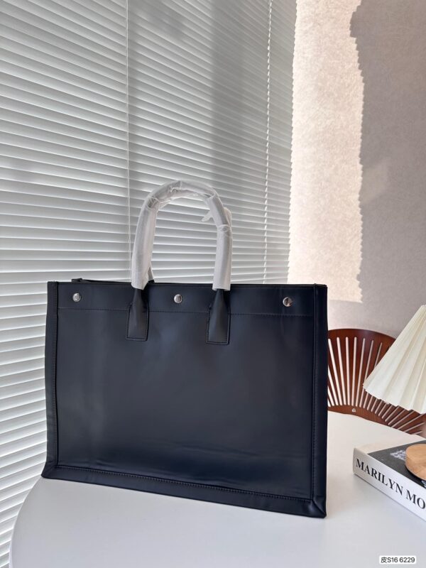 SAINT LAURENT RIVE GAUCHE LARGE TOTE BAG IN GLAZED LEATHER BLACK 48CM 587273AACP21000 - Image 5