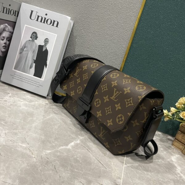 LOUIS VUITTON S CAPE MESSENGER MONOGRAM BROWN 28CM - Image 3