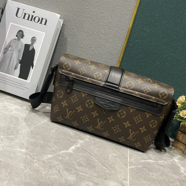 LOUIS VUITTON S CAPE MESSENGER MONOGRAM BROWN 28CM - Image 4