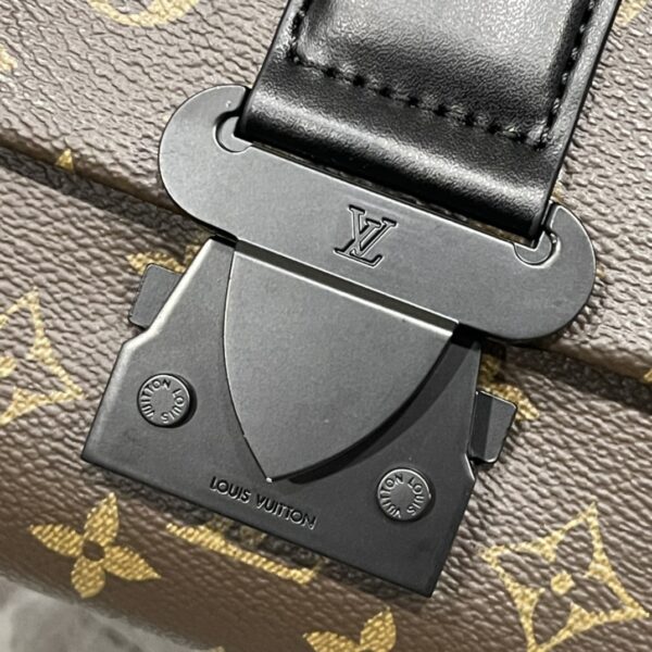 LOUIS VUITTON S CAPE MESSENGER MONOGRAM BROWN 28CM - Image 5