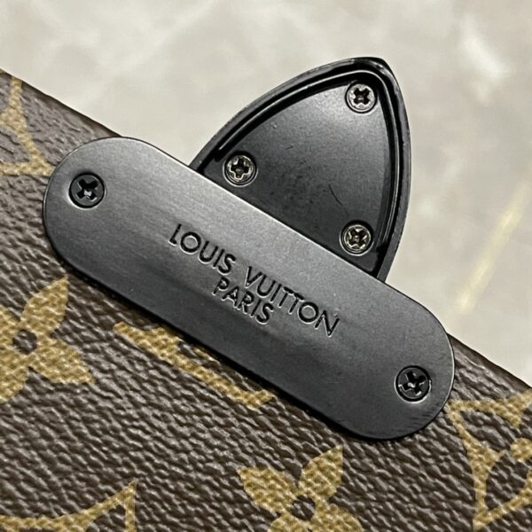 LOUIS VUITTON S CAPE MESSENGER MONOGRAM BROWN 28CM - Image 6