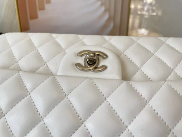 CHANEL CLASSIC DOUBLE FLAP BAG WHITE 25CM - Image 7