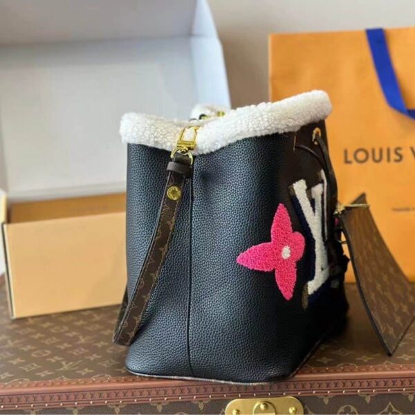 LOUIS VUITTON NEONOE HANDBAG LEATHER AND MONOGRAM TEDDY SHEARLING MM BLACK 25CM - Image 6