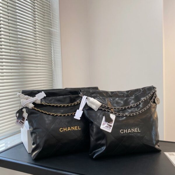 CHANEL HANDBAG SHINY BLACK 41CM - Image 3