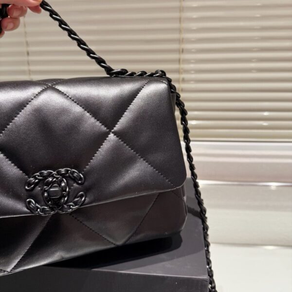 CHANEL CC FLAP BAG IN BLACK 26CM - Image 6