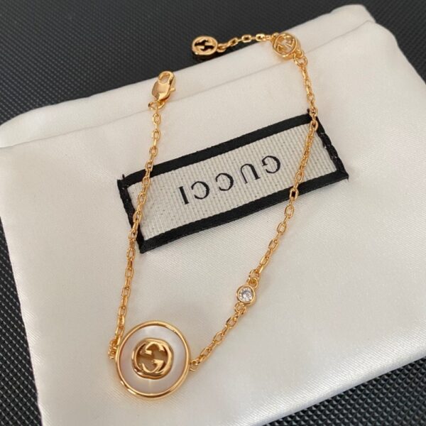 GUCCI INTERLOCKING GG BRACELET GOLD TONE 786749 J85I0 8070 - Image 2