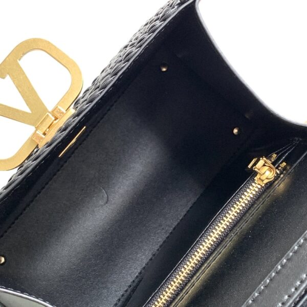 VALENTINO VLOGO TOP HANDLE BAG BLACK 22CM - Image 5