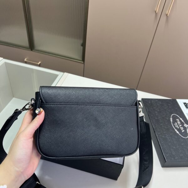 PRADA SAFFIANO LEATHER SHOULDER BAG 22CM - Image 4