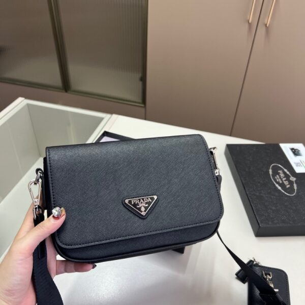 PRADA SAFFIANO LEATHER SHOULDER BAG 22CM - Image 5