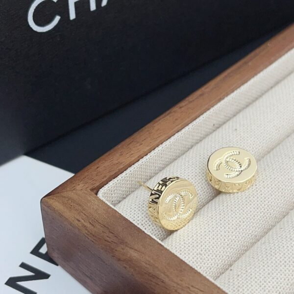 CHANEL GOLD MINI EARRINGS - Image 5