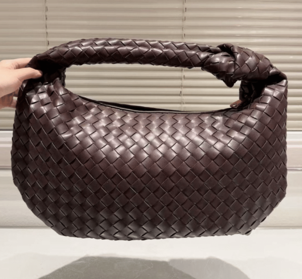 BOTTEGA VENETA SMALL JODIE SHOULDER BAG IN FONDANT 34CM 690225VCPP02132 - Image 2