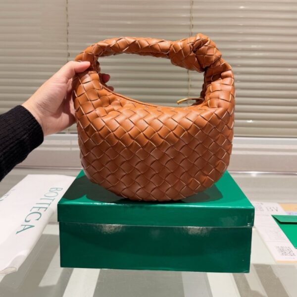 BOTTEGA VENETA MINI JODIE BAG IN CARAMEL 26CM 651876VCPP59830 - Image 4