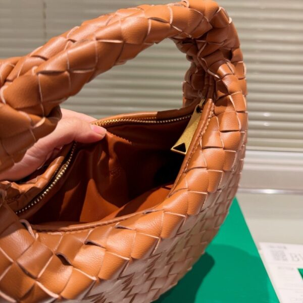 BOTTEGA VENETA MINI JODIE BAG IN CARAMEL 26CM 651876VCPP59830 - Image 5
