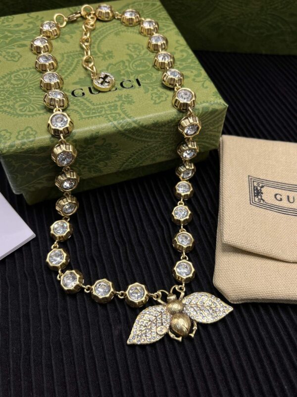GUCCI BEE NECKLACE WITH CRYSTALS IN GOLD ‎629989 J1D50 8062 - Image 6