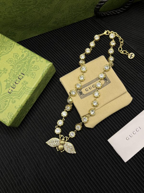 GUCCI BEE NECKLACE WITH CRYSTALS IN GOLD ‎629989 J1D50 8062 - Image 4