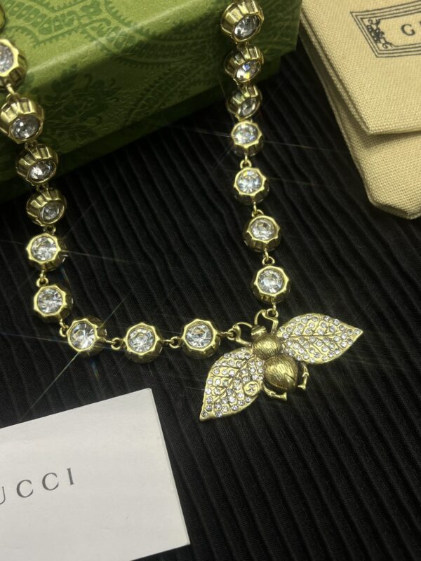 GUCCI BEE NECKLACE WITH CRYSTALS IN GOLD ‎629989 J1D50 8062 - Image 3