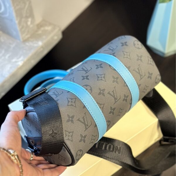 LOUIS VUITTON KEEPALL BANDOULIÈRE 25 MONOGRAM ECLIPSE REVERSE COATED CANVAS TURQUOISE 25CM M11645 - Image 5