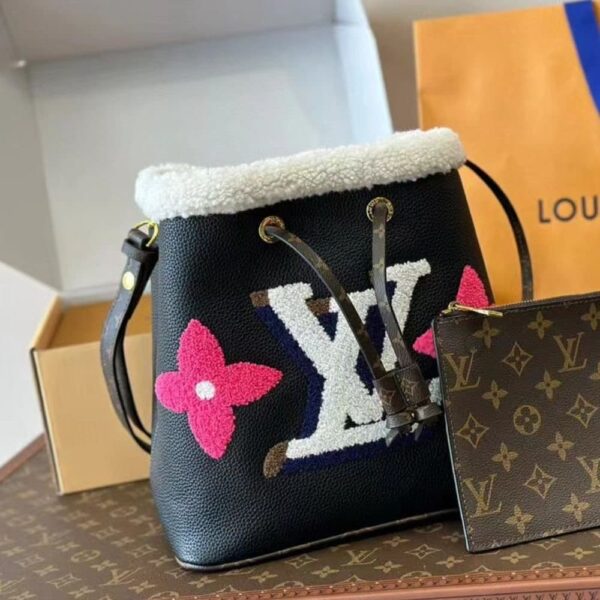 LOUIS VUITTON NEONOE HANDBAG LEATHER AND MONOGRAM TEDDY SHEARLING MM BLACK 25CM - Image 5